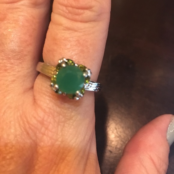 Beautiful Ring Green Stones - Picture 2 of 5